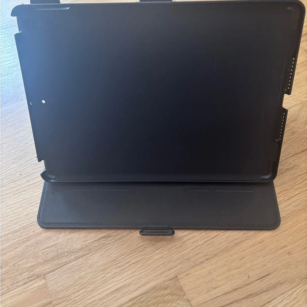 Speck Black Folio Tablet Cover Minimalist Design